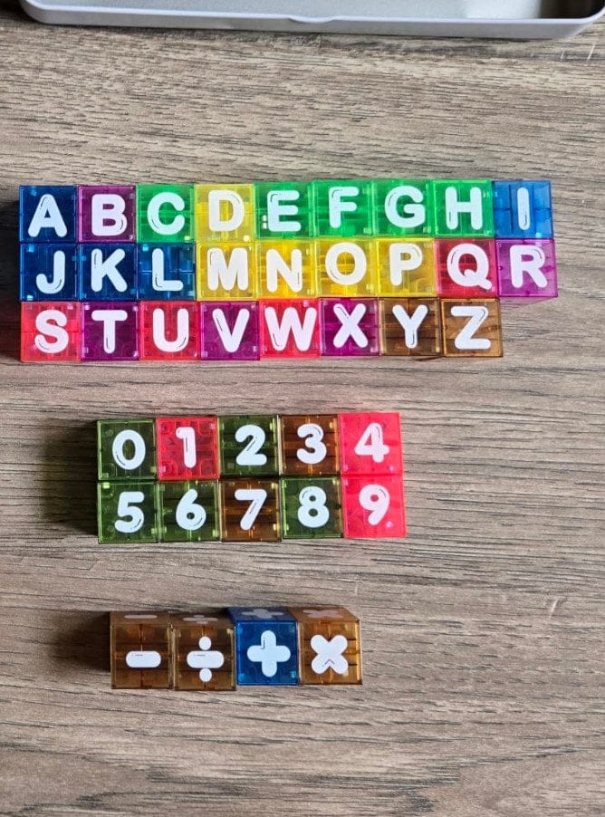 Customer photo review of Magnetische Lernwürfel mit Buchstaben und Zahlen | Lernspielzeug für Buchstaben und Rechnen