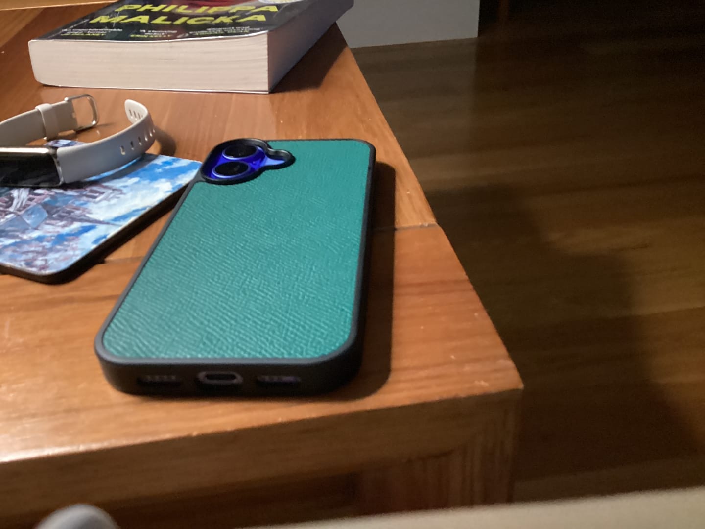 Customer photo review of Genunie Epsom Leather Premium iPhone Case