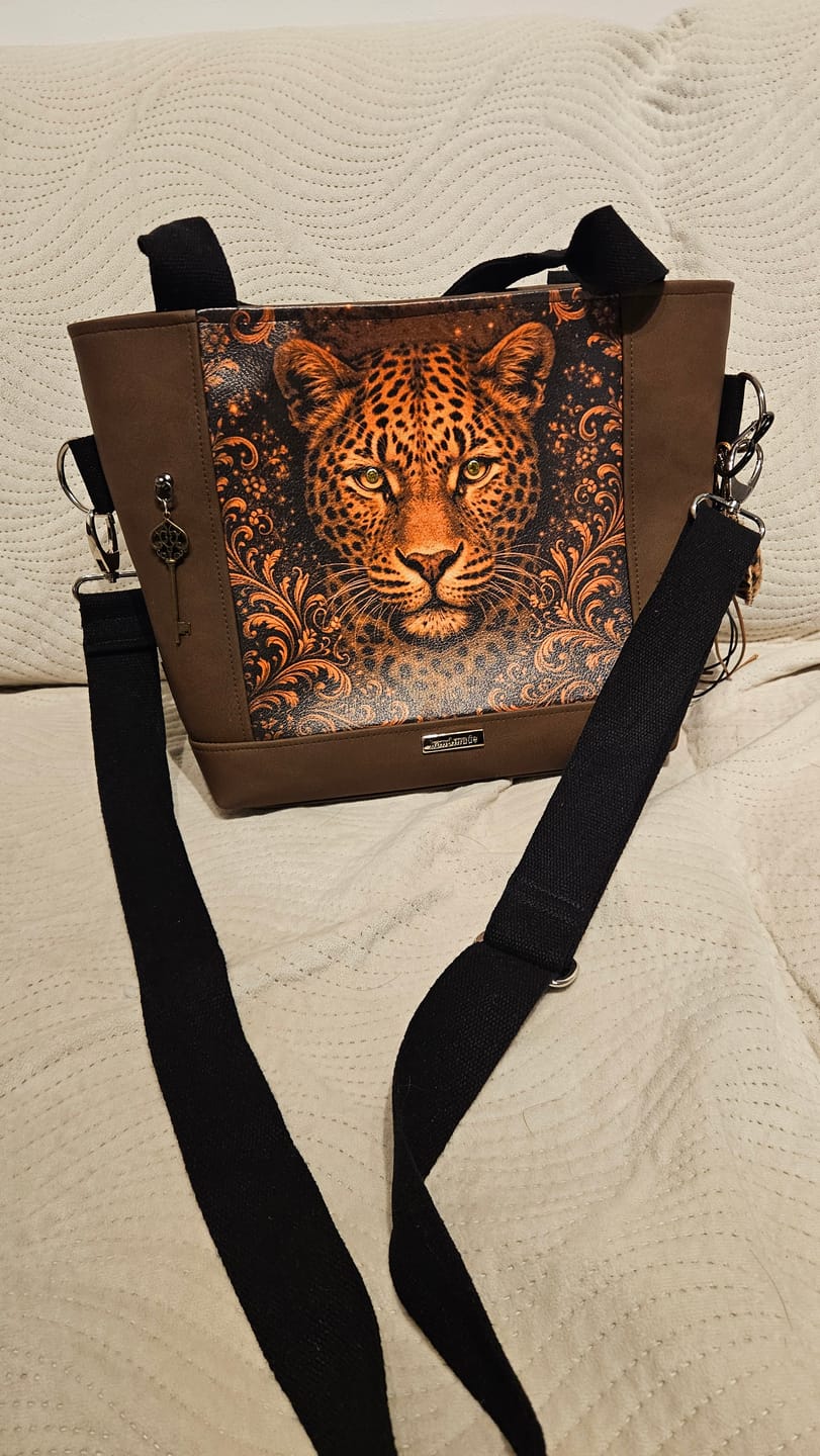 Customer photo review of Handmade Leoparden Tasche & Geldbörse Set – Kunstleder wasserabweisend – Damen Handtasche mit Leo Design – MiaMia