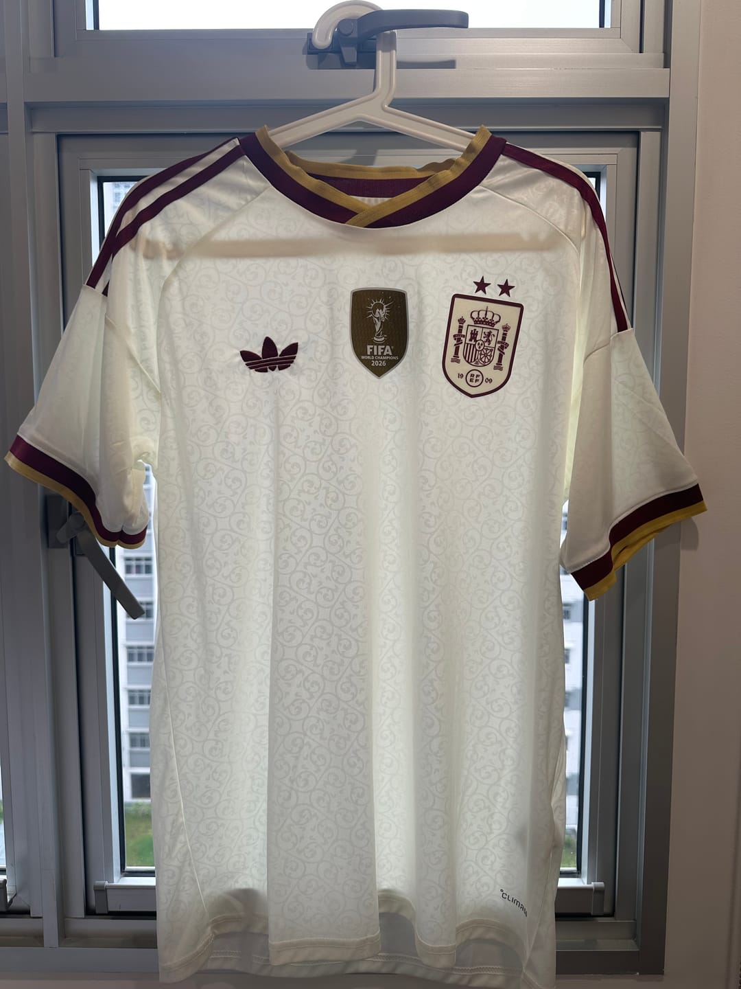 Customer photo review of Spagna Maglia Away Vittoria Mondiali 2026 (2 Stelle)