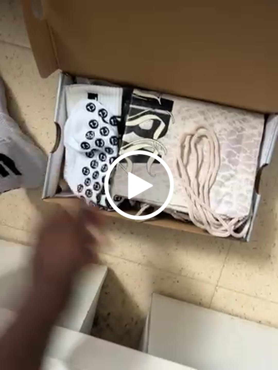 Customer video review of Phantom 6 Elite Low Cut SG Black Mamba - Blanc/Noir/Vert ÉDITION LIMITÉE