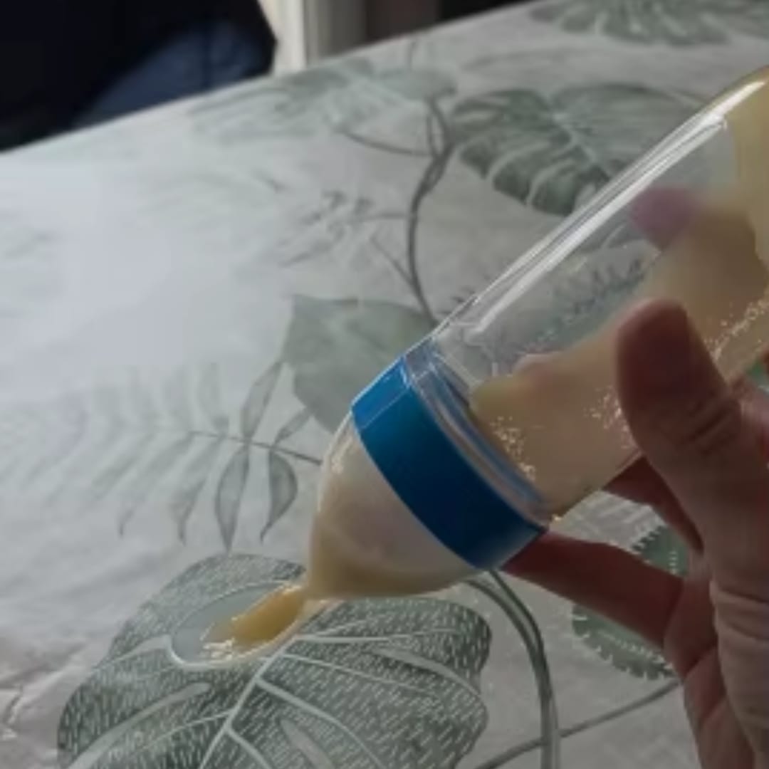 Customer photo review of Biberón cuchara para papillas sin manchas