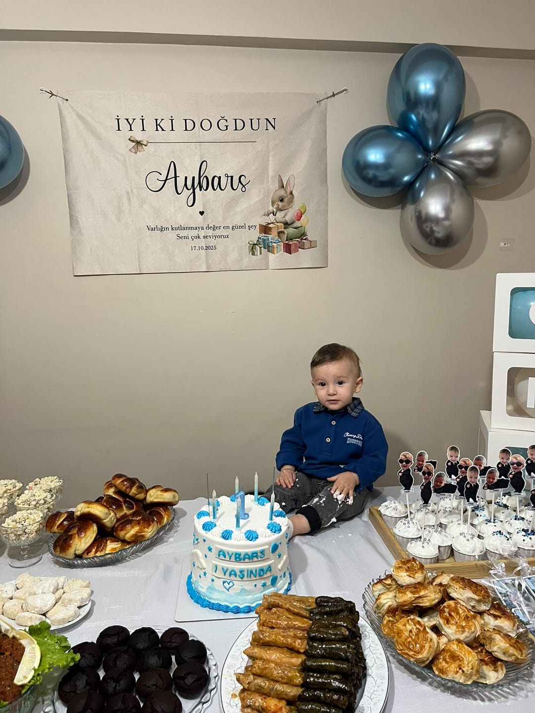Customer photo review of Kişiselleştirilebilir Tavşan Figürlü Doğum Günü Örtüsü (#80)