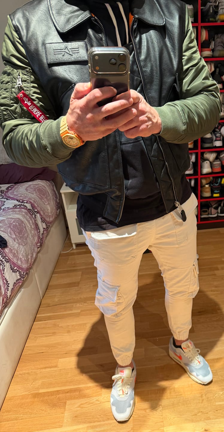 Customer photo review of CHAQUETA BOMBER "CWU FL MOD" - NEGRO/VERDE MILITAR - ALPHA INDUSTRIES | 268140