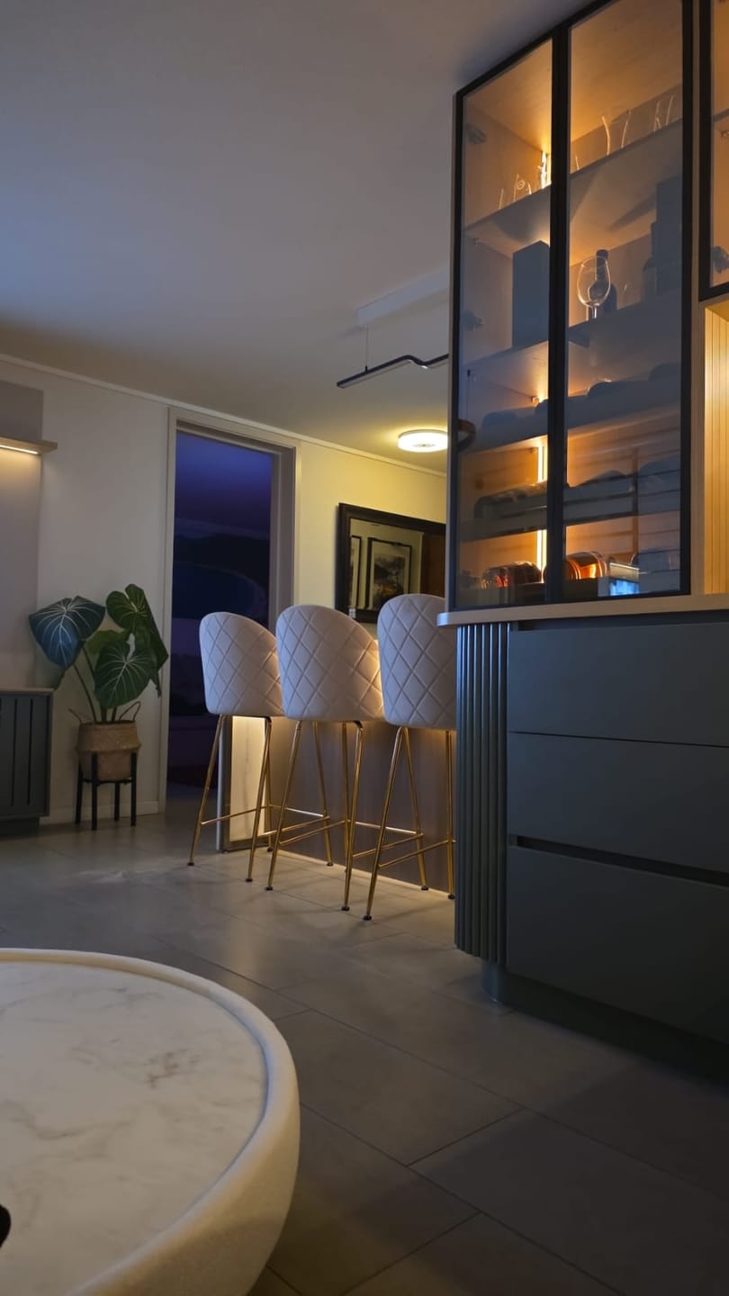 Customer photo review of Taburete Deluxe Gold 65cm