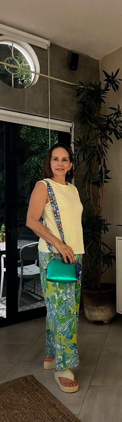 Customer photo review of Crossbody Julia Esmeralda Metálico