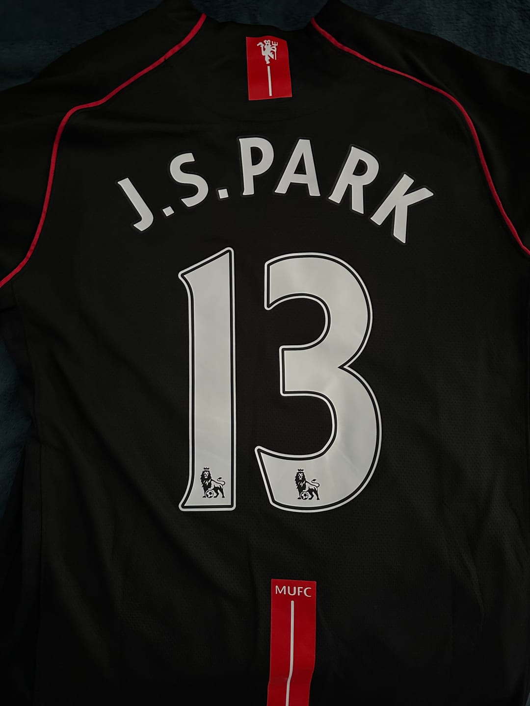 Customer photo review of Ji-Sung Park 2007-2008 Manchester United Black Retro Jersey Trikot Camiseta Maillot