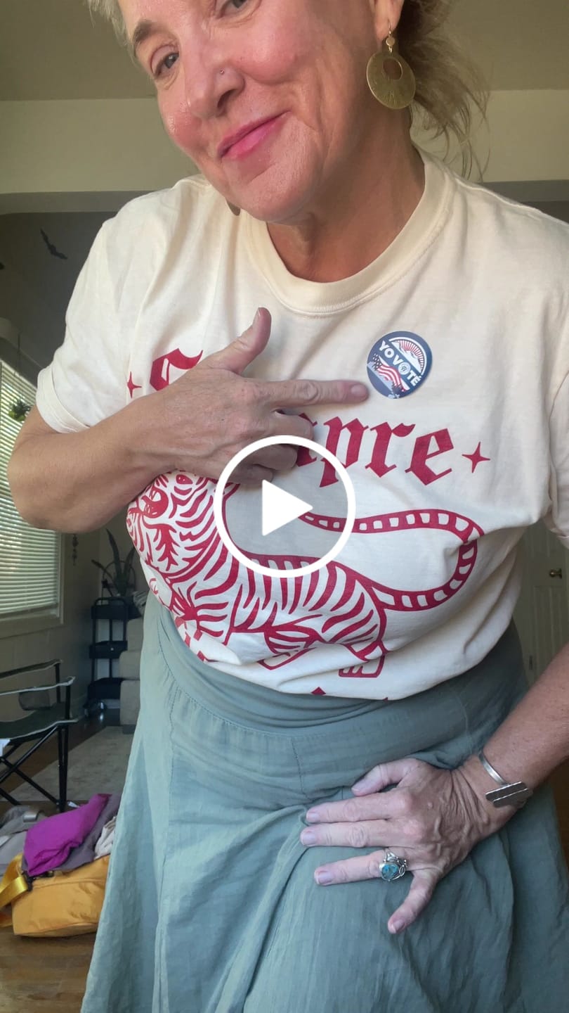 Customer video review of 3 Headed Tiger Siempre Antifascista Tee