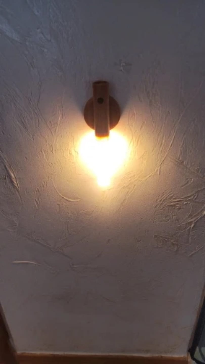 Customer photo review of Applique Murale Sans Fil Rechargeable avec Détecteur de Mouvement, Aimantée et Sans Prise - Candice