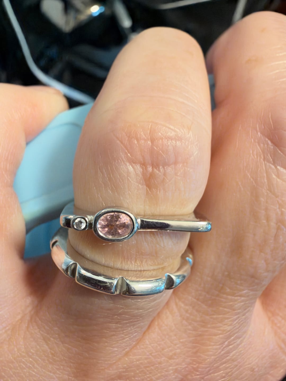 Customer photo review of Anillo Rectangular Con Zirconia Birthstone