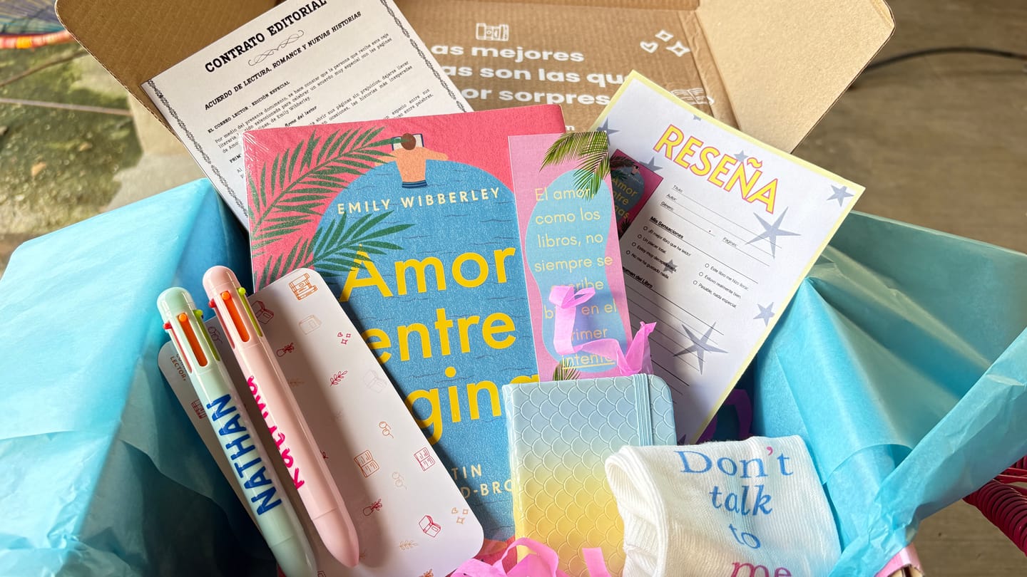 Customer photo review of Caja Literaria Romance-Fantasía 💖✨
