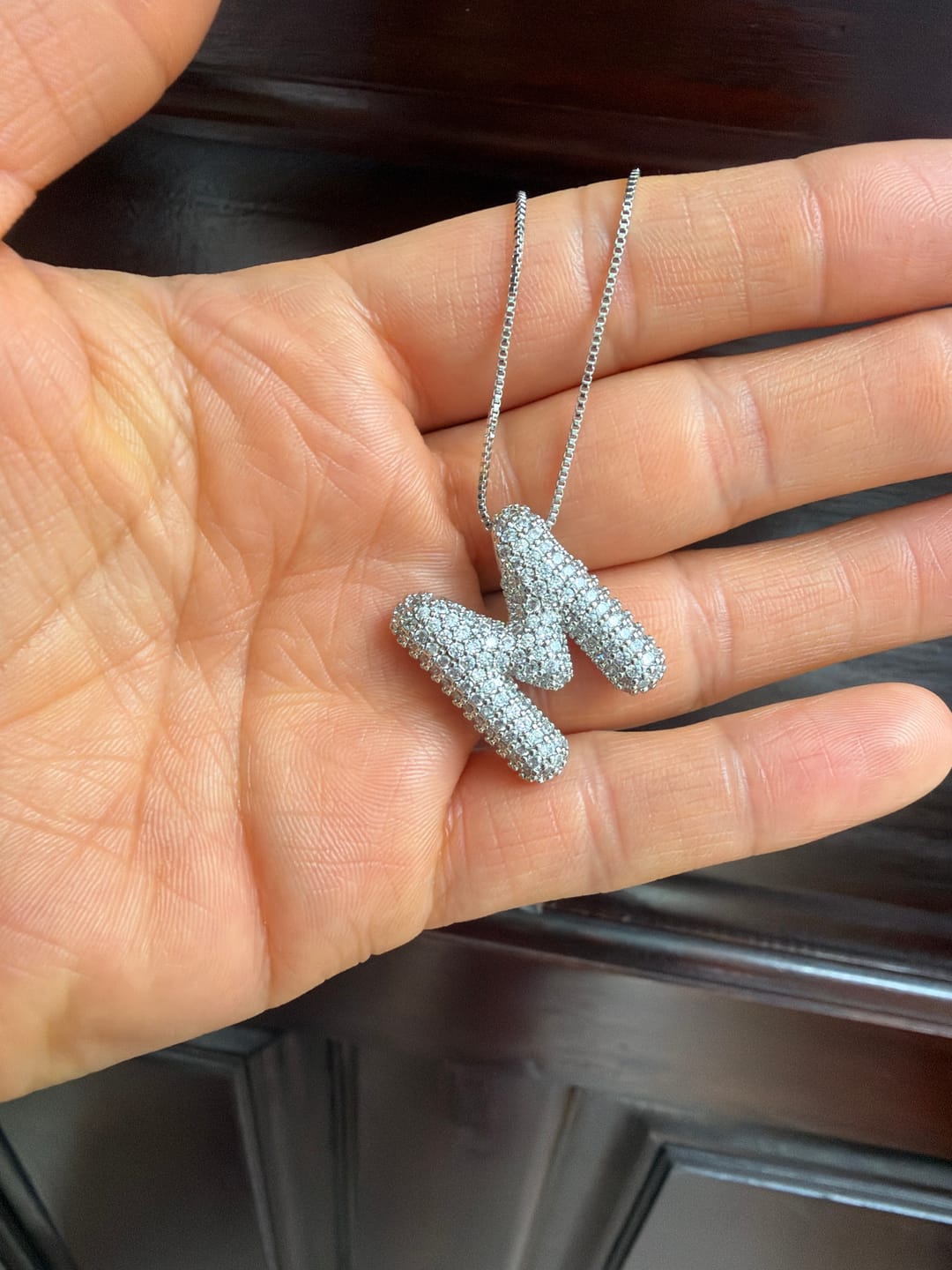 Customer photo review of Collar Inicial Balloon Plateado Zirconias