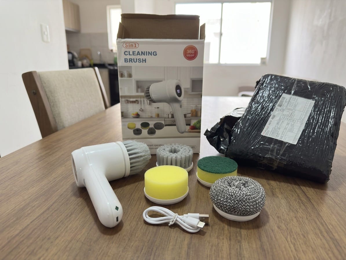 Customer photo review of Limpia sin frotar: cepillo eléctrico 5 en 1
