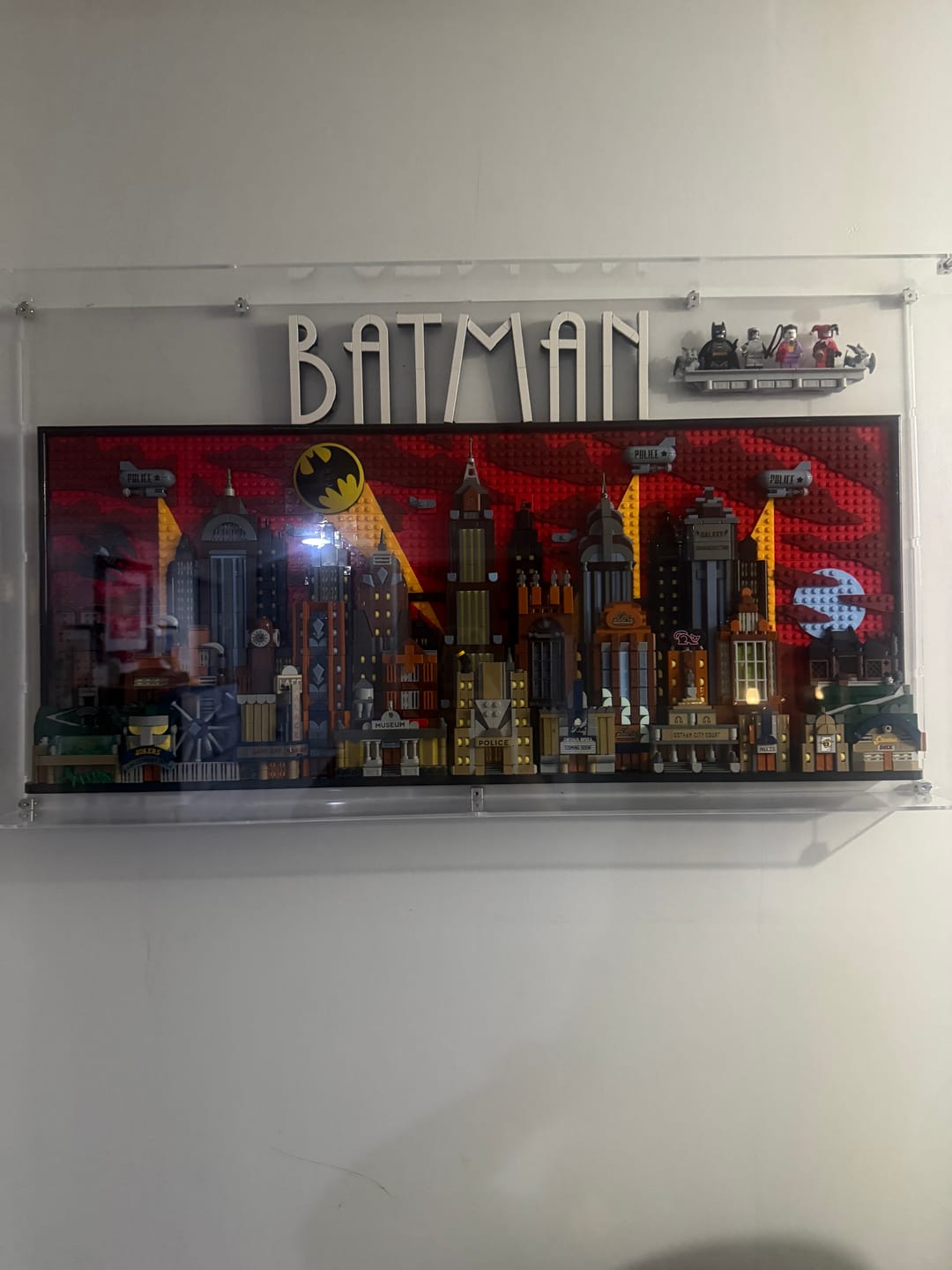 Customer photo review of Wall Mounted Display Case for LEGO® 76271 Batman: The Animated Series Gotham City™
