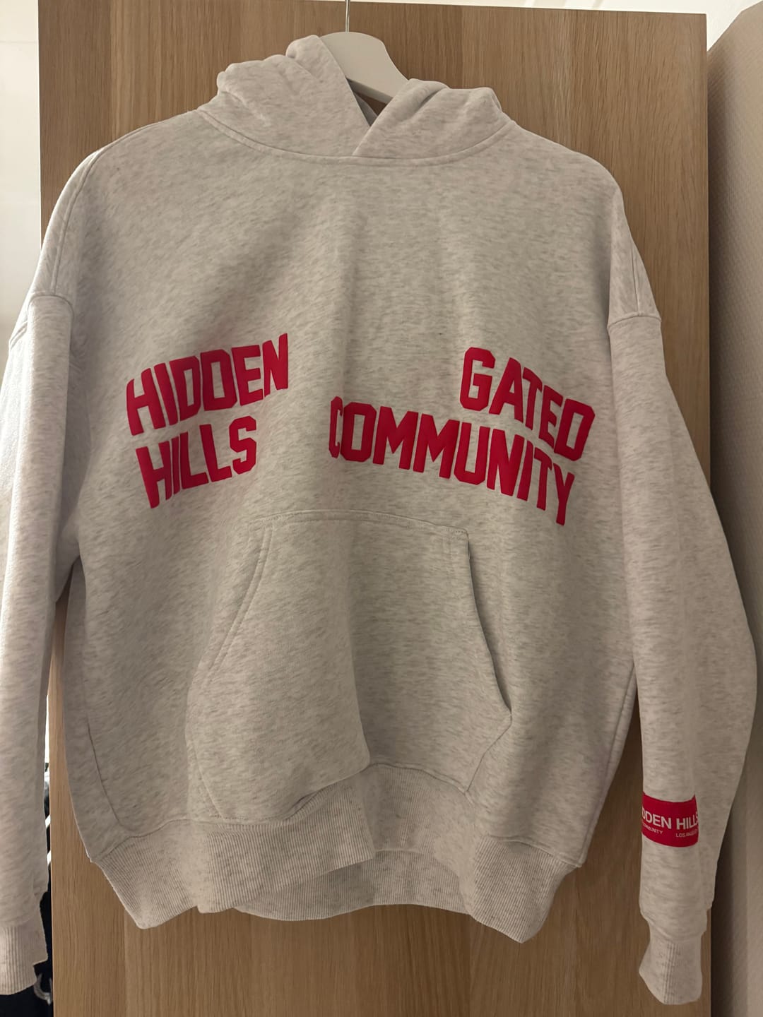 Customer photo review of GATED COMMUNITY HOODIE LIGHT GREY/RED