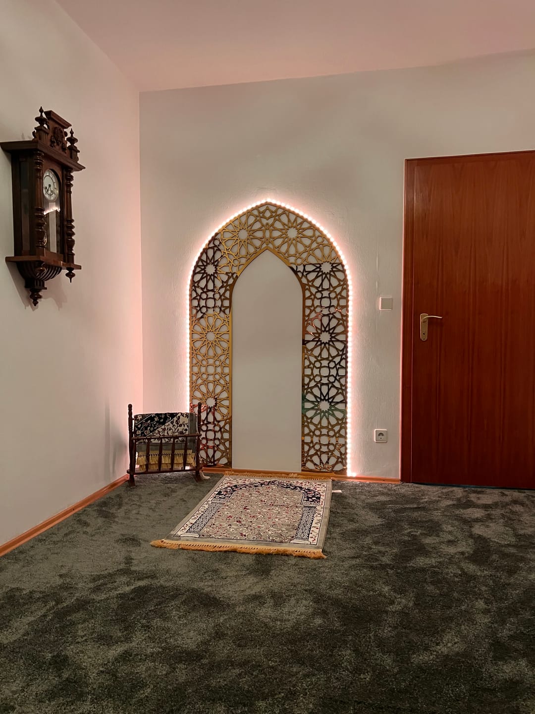 Customer photo review of Wooden Mihrab for Your Prayer Room - Islamic Wall Art | 12-Pointed Star