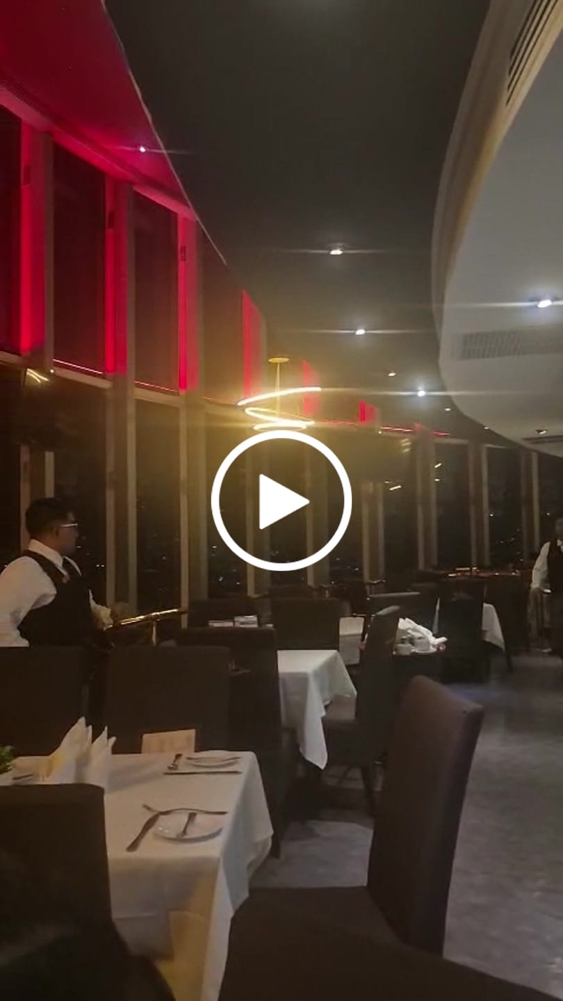 Customer video review of Menú Aniversario