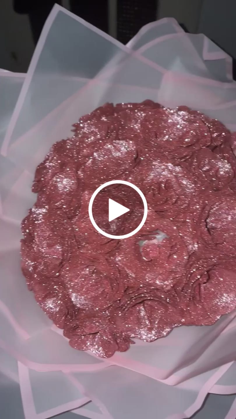 Customer video review of Glitter Rose Bouquet