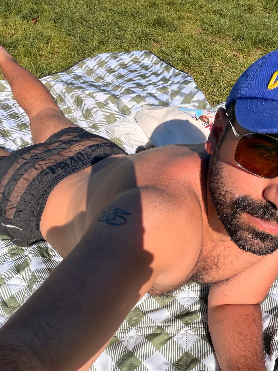 Customer photo review of Men's Pool Party Beachwear Mesh Spliced Side Zipper Muscle Fit Short SKUL72440