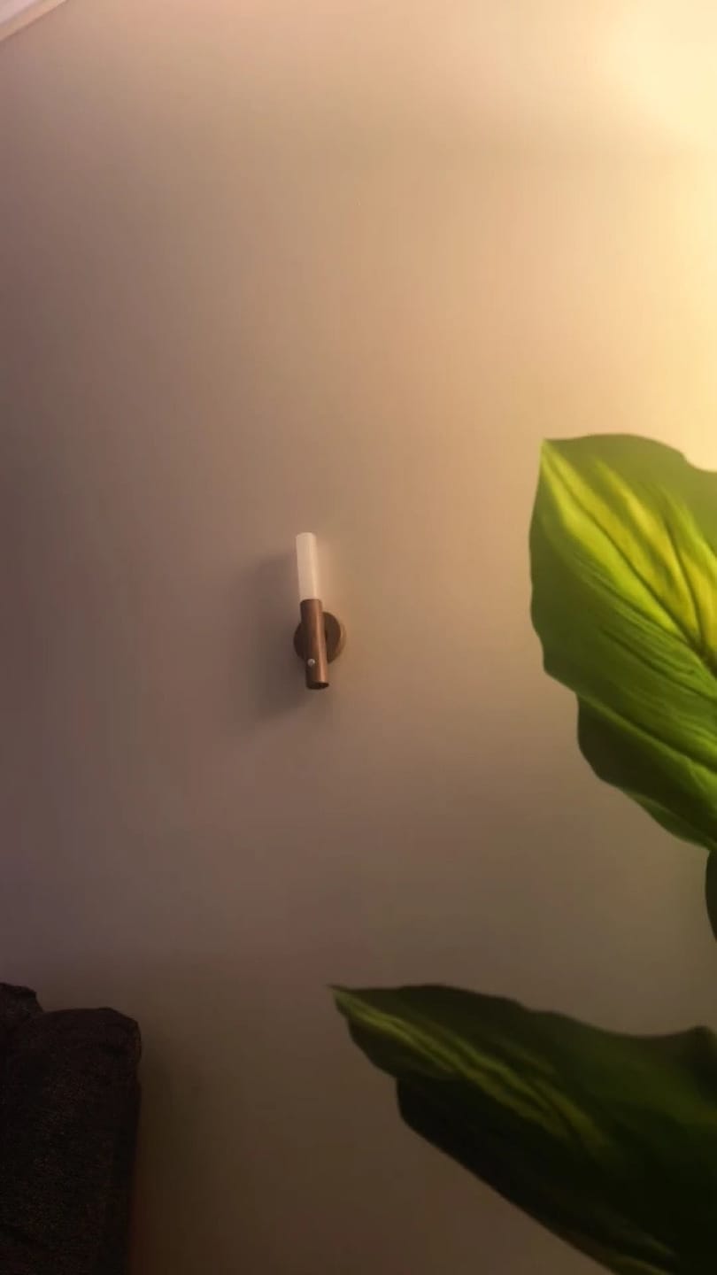 Customer photo review of Applique Murale Sans Fil Rechargeable avec Détecteur de Mouvement, Aimantée et Sans Prise - Candice