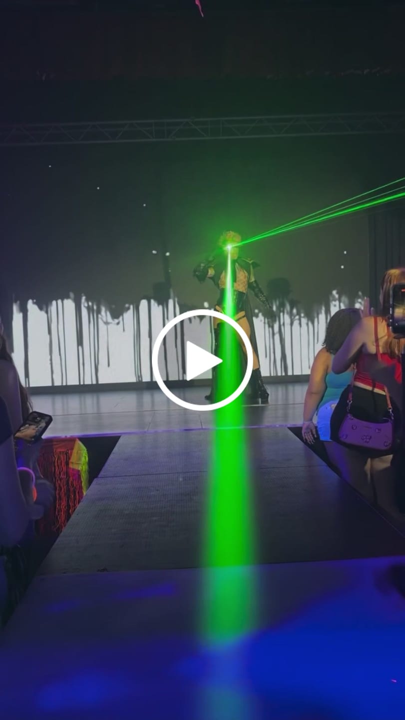 Customer video review of New Programmable Green Laser LED Glasses Dynamic Scanning Special Effects Dancing Stage Show DJ Club Party Laserman Show