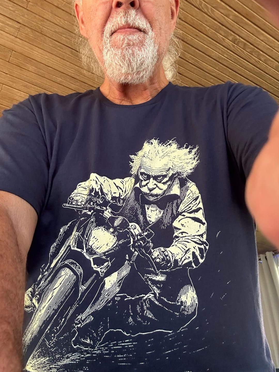 Customer photo review of Albert Cafe knee down T-Shirt US