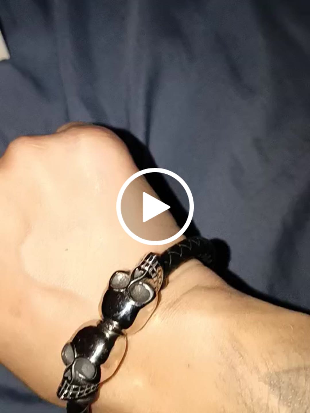 Customer video review of Pulsera Skulls - Piel Natural