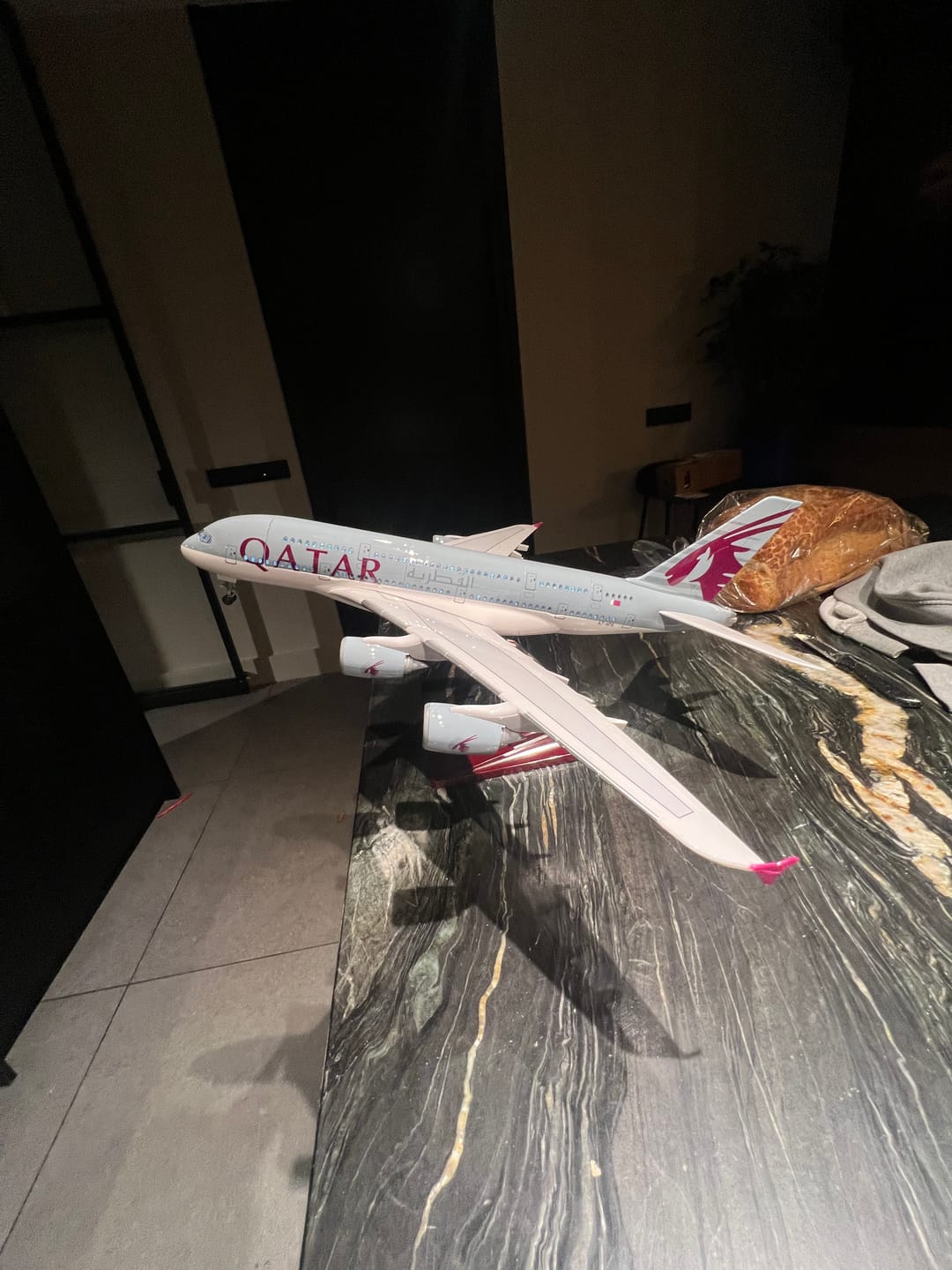 Customer photo review of Qatar Airways Airbus A380 1:160 Scale Model