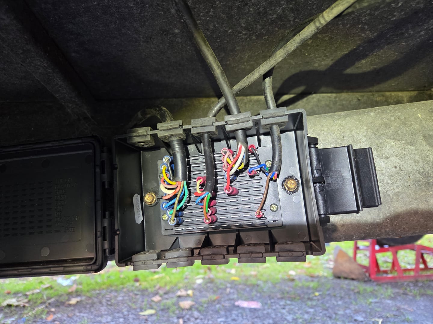 Customer photo review of Britax Junction Box with Blade Contacts