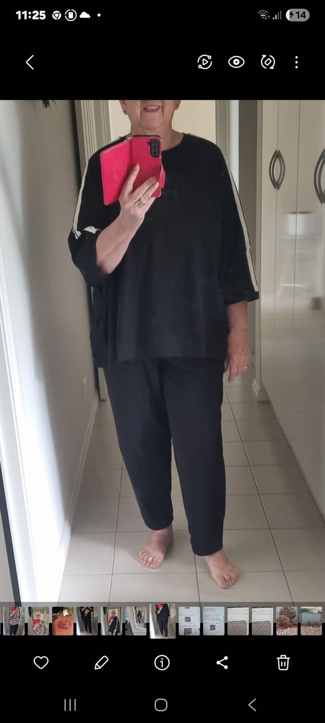 Customer photo review of OVERSIZED 3/4 STRIPE SLEEVE TEE