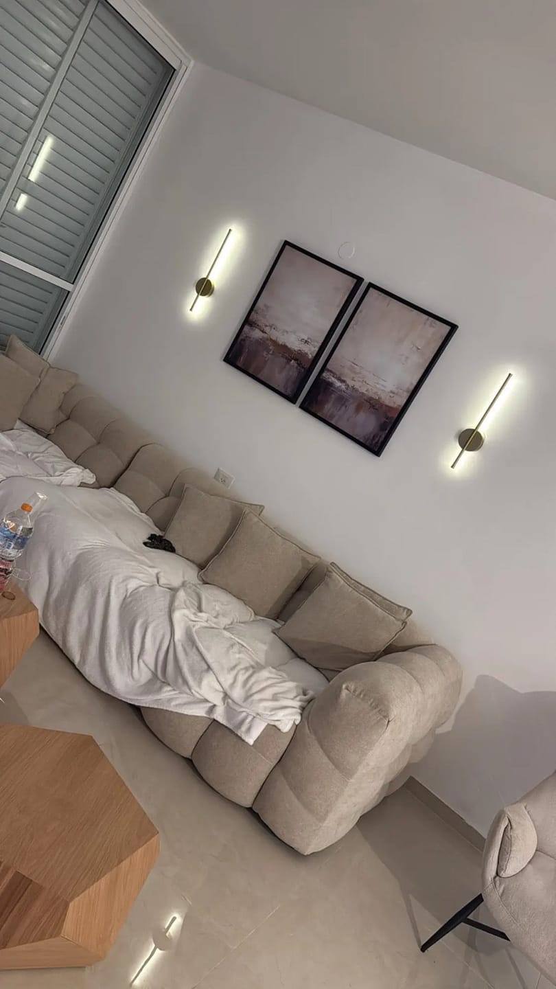 Customer photo review of Applique murale LED Design Sans Fil Rechargeable Sans Branchement Électrique, Fixation Magnétique, Intensité Réglable, Batterie Intégrée | LISERÉ