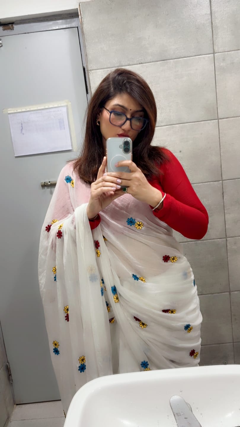 Customer photo review of White Embroidered Mulmul Cotton Saree