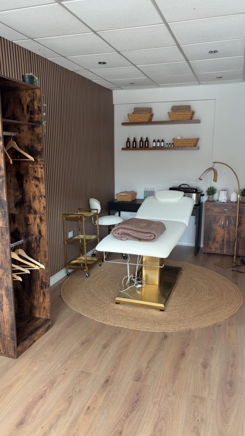 Customer photo review of Manufakturo Chérie Premium Electric 4-piece Salon Set Creamy