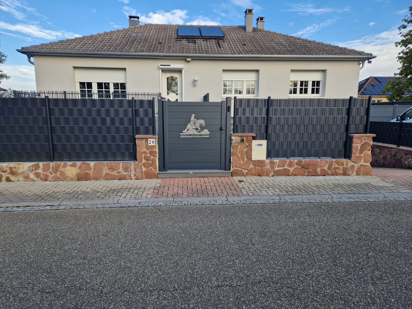 Customer photo review of Westernreiten Schild aus V2A Edelstahl – personalisierbar