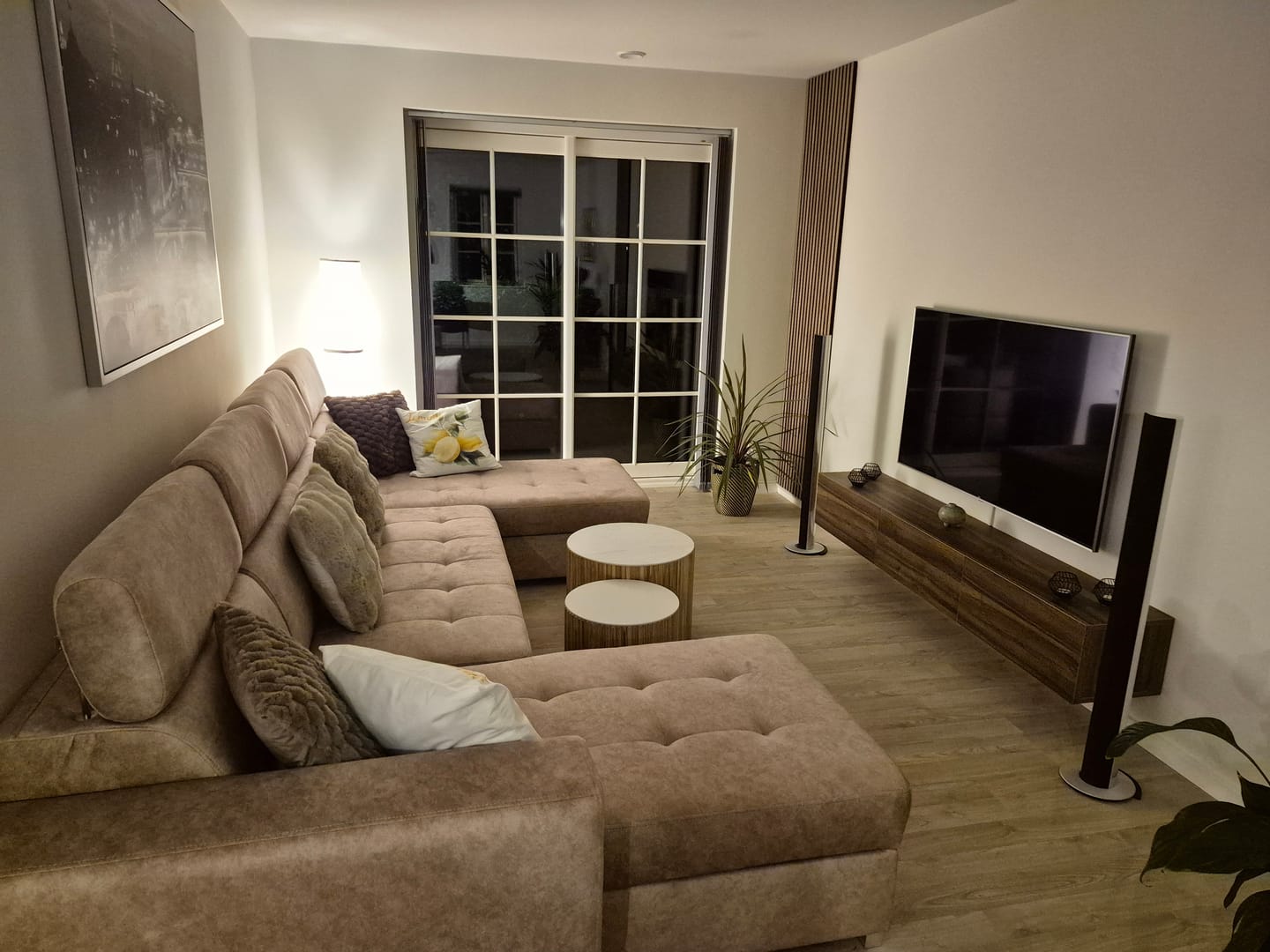 Customer photo review of YATOMI - Set de 2 tables basses rondes en bois massif finition marbre avec rangement
