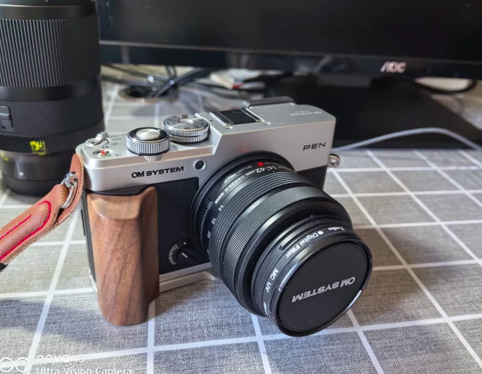 Customer photo review of OM-System PEN Wooden Grip by YW Design