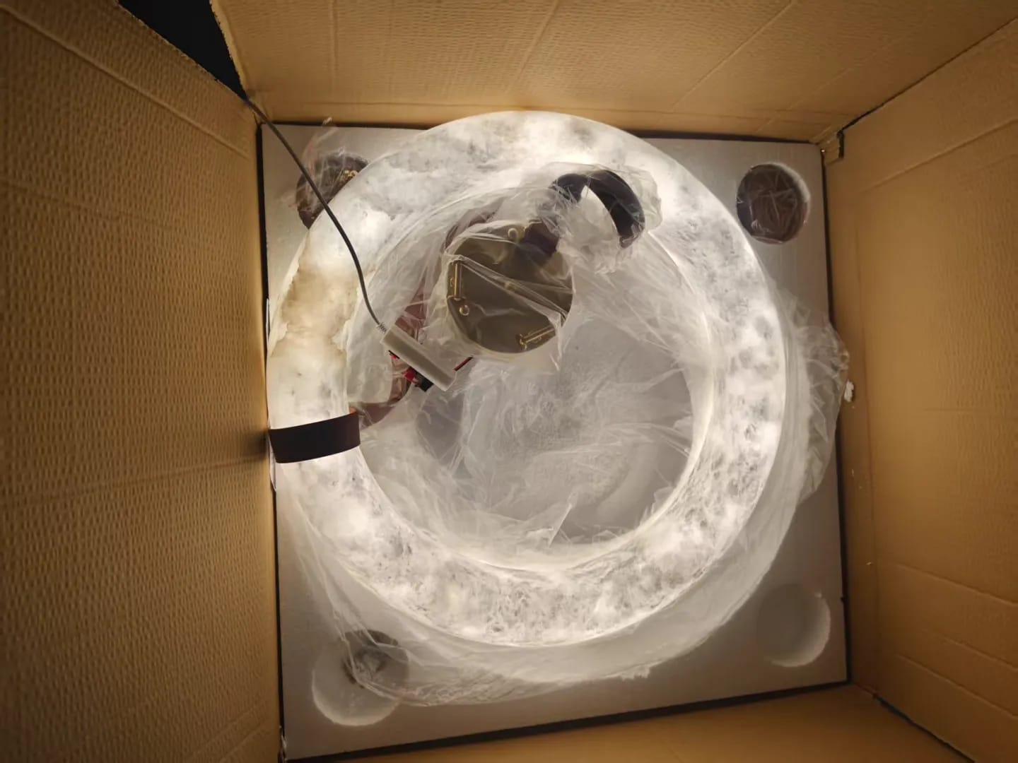 Customer photo review of Alabaster Hoop Pendant Light, Leather Straps, 40–100 cm, LED