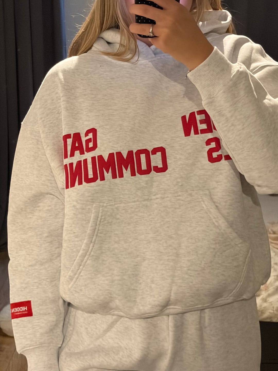 Customer photo review of GATED COMMUNITY HOODIE LIGHT GREY/RED