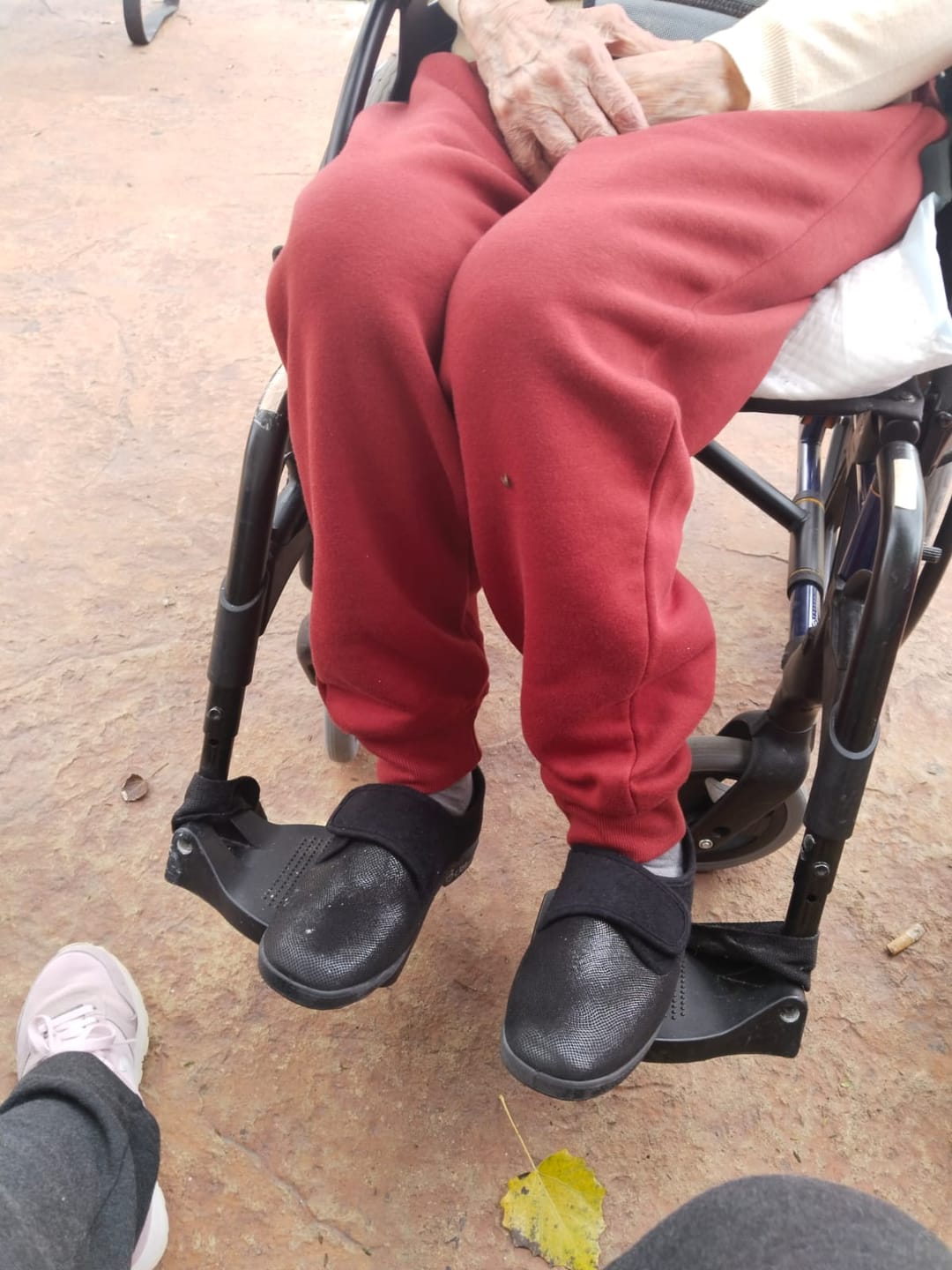 Customer photo review of Zapatilla plana de velcro y licra Doctor Cutillas