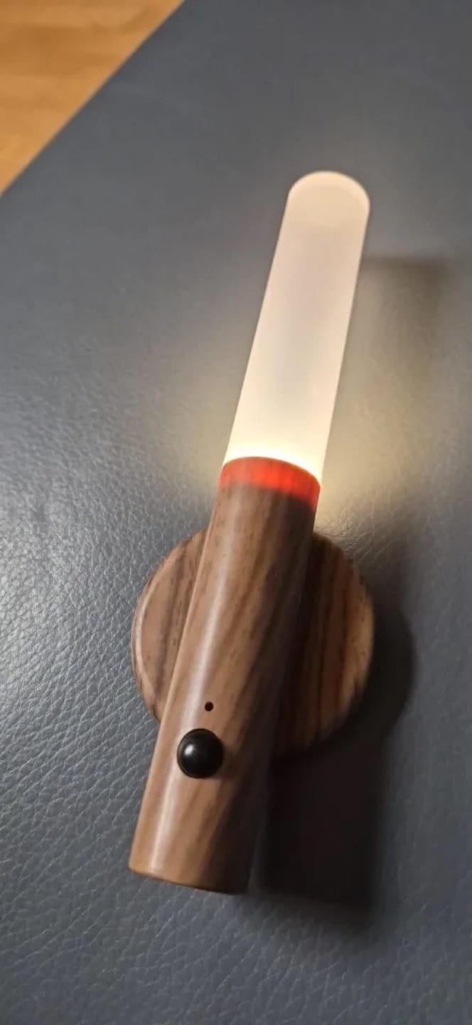 Customer photo review of Applique Murale Sans Fil Rechargeable avec Détecteur de Mouvement, Aimantée et Sans Prise - Candice