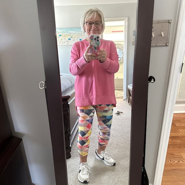 Customer photo review of Colorful Geometric Triangle Capri Leggings