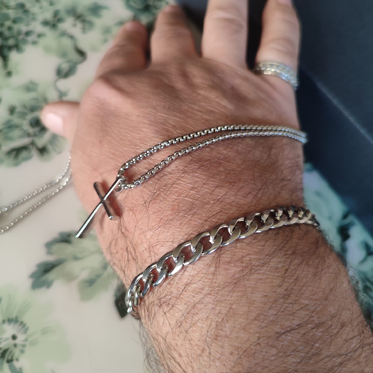 Customer photo review of Street Style Nemesacél Férfi Ékszerszett – Kereszt Medál, Kubai Lánc Karkötő & Gyűrű