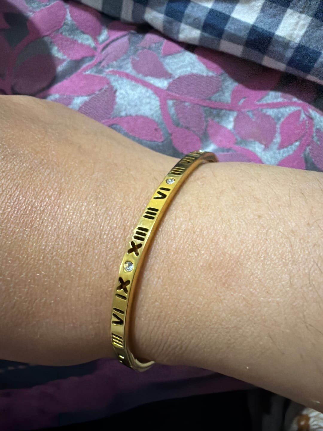 Customer photo review of Roman 18K Gold Bangle