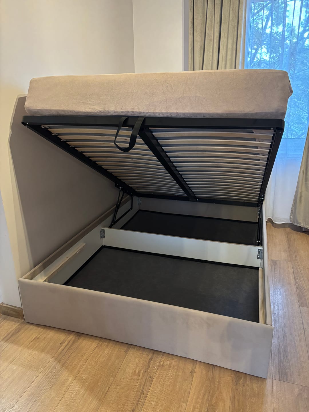 Customer photo review of Łóżko BORGO 140x200 velvet