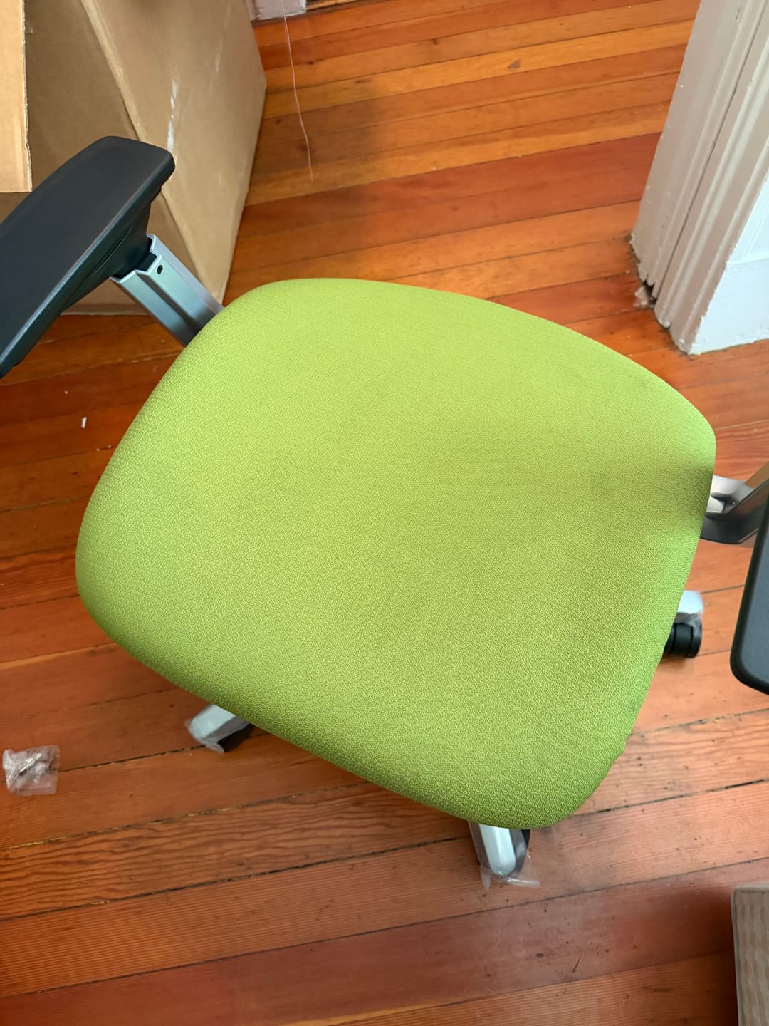 Customer photo review of Steelcase Amia Task Chair With Adjustable Arms,Tilt Limiter, Lumbar Support (Renewed)