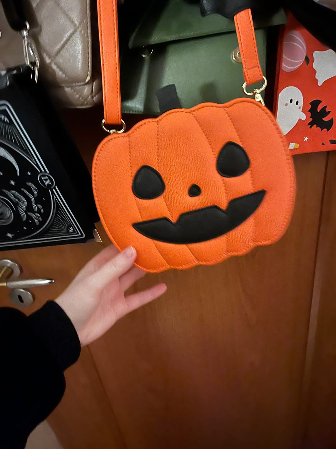 Customer photo review of Kürbis Handtasche aus Kunstleder – Orange mit Halloween Fratze