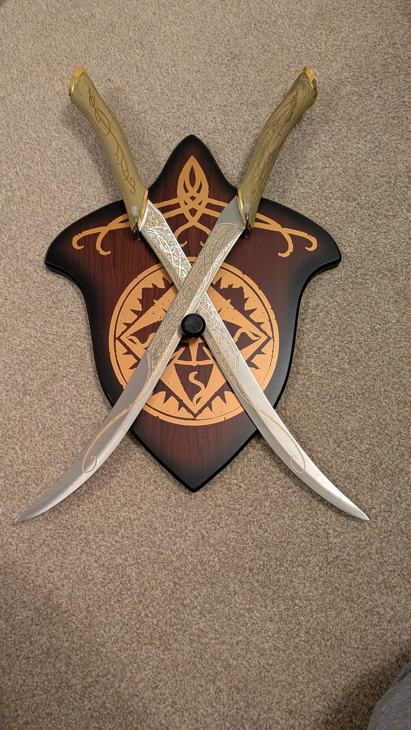 Customer photo review of The Lord Of The Rings - Deluxe Legolas' Twin Daggers