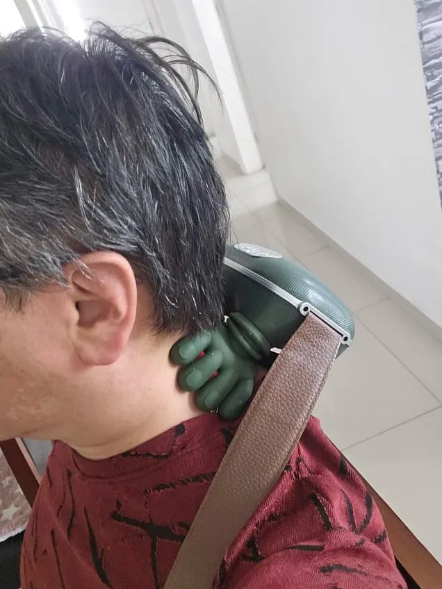 Customer photo review of SmartHand · Masajeador de cuello y hombros