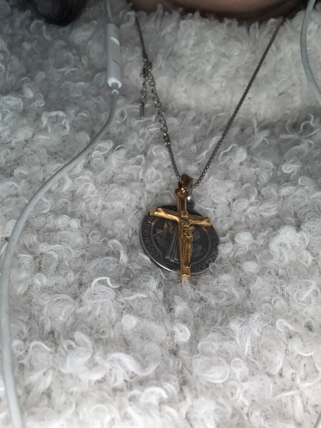 Customer photo review of Cross Minimal Pendant Oro