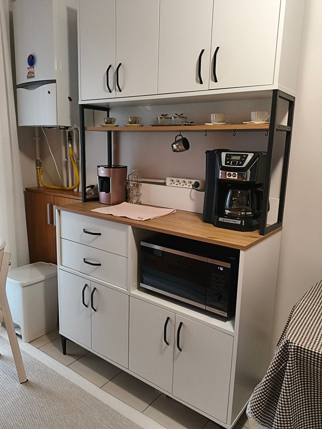 Customer photo review of Rani JE209 Çok Amaçlı Dolap 8 Kapaklı 2 Çekmeceli Raflı Kiler Mutfak Dolabı Beyaz - Sepet Ceviz